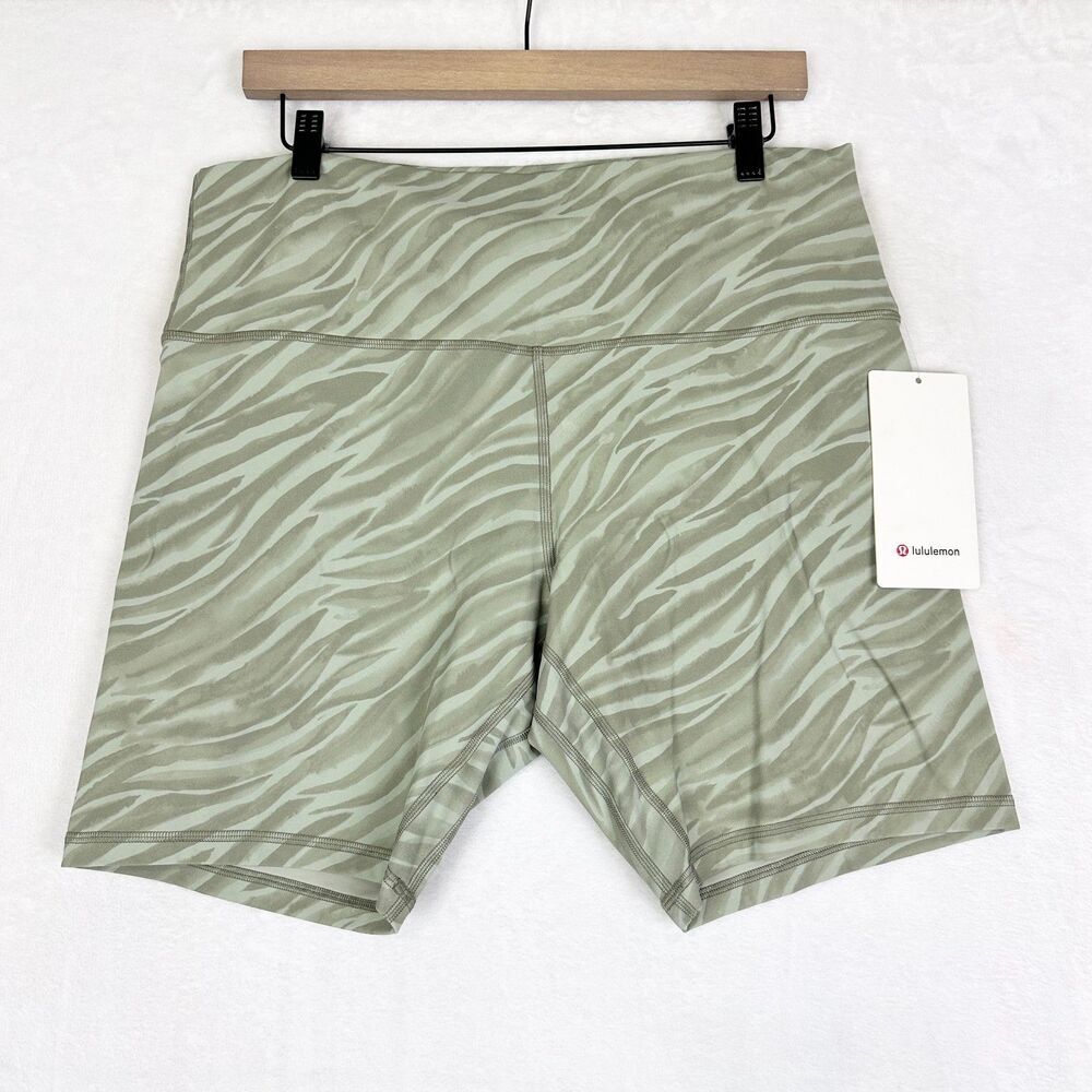 Lululemon Align High Rise Short 8" Size 16 NWT Le Tigre Camo Green Fern Multi